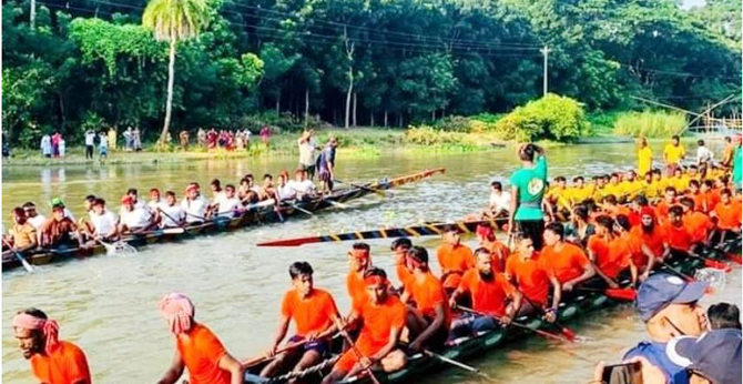 ফরিদপুরের কুমার নদে হয়ে গেলো ঐতিহ্যবাহী নৌকা বাইচ