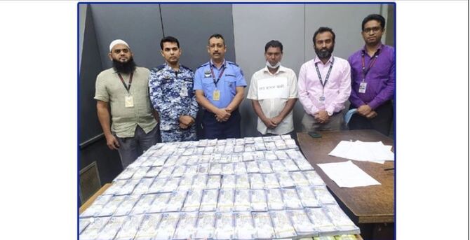 পাচার হচ্ছিল সাড়ে ১২ কোটি টাকা মূল্যের রিয়াল-ডলার