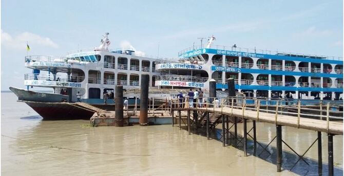 ৪ দিন পর হাতিয়ার সঙ্গে সারাদেশের নৌযোগাযোগ স্বাভাবিক
