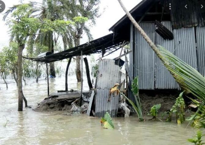 ভোলায় জোয়ারের পানিতে প্লাবিত ৩৫ গ্রাম, ভেসে গেছে পুকুর-ঘেরের মাছ