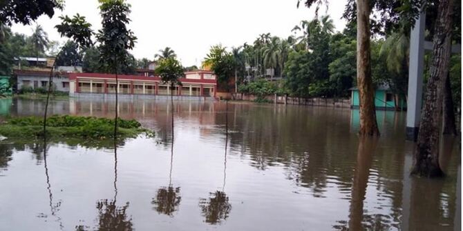বৃষ্টিতে নাকাল নড়াইল পৌরবাসী