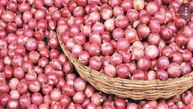 চাহিদার তুলনায় উৎপাদন বেশি তবুও পেঁয়াজের দামে দিশেহারা ক্রেতা