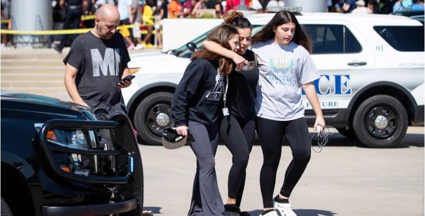 স্কুলে মারামারিতে অস্ত্র বের করে গুলি, আহত ৪