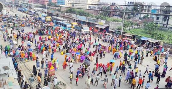কারখানা বন্ধের ঘোষণা, গাজীপুরে শ্রমিকদের সড়ক অবরোধ