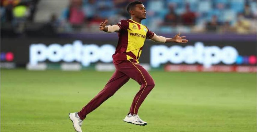 দুবাইয়ে ‘উড়ন্ত বাজপাখি’ দেখলো ক্রিকেট বিশ্ব