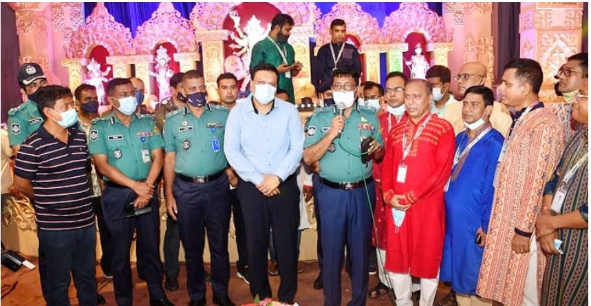 প্রতিটি মণ্ডপে পুলিশ সার্বক্ষণিক দায়িত্ব পালন করছে