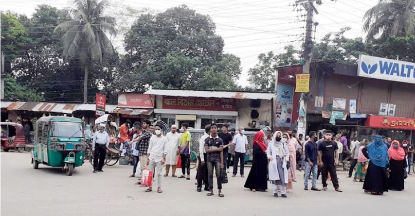 চট্টগ্রামে হঠাৎ ফাঁকা রাস্তাঘাট, কমেছে গণপরিবহন