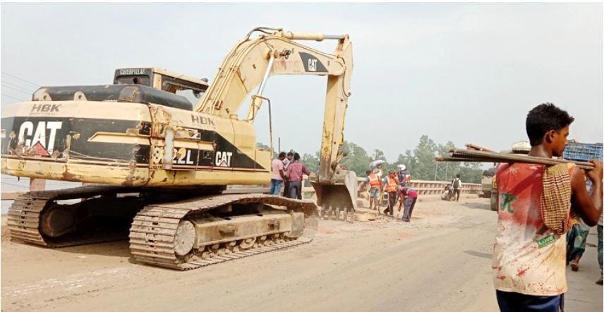সিরাজগঞ্জে মহাসড়কে ৪০ কিলোমিটার যানজট