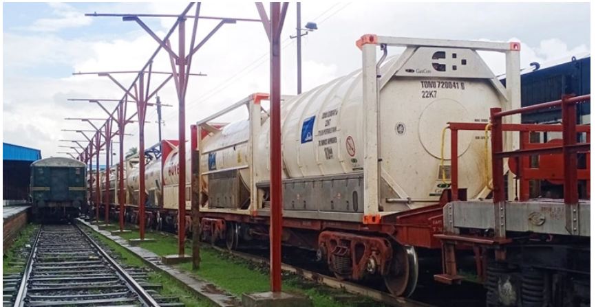 খরচ কমাতে বেনাপোলে খালাস হচ্ছে ভারত থেকে আসা অক্সিজেন