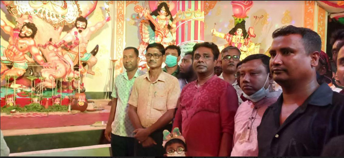 মহাঅষ্টমিতে পূজামন্ডপ পরিদর্শন করলেন পৌর মেয়র চলন্ত