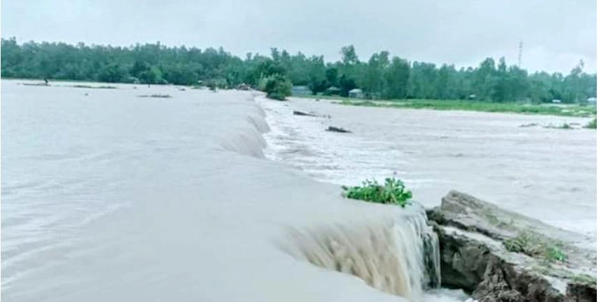 ভেঙে গেলো তিস্তার ফ্লাড বাইপাস সড়ক, রেড অ্যালার্ট জারি