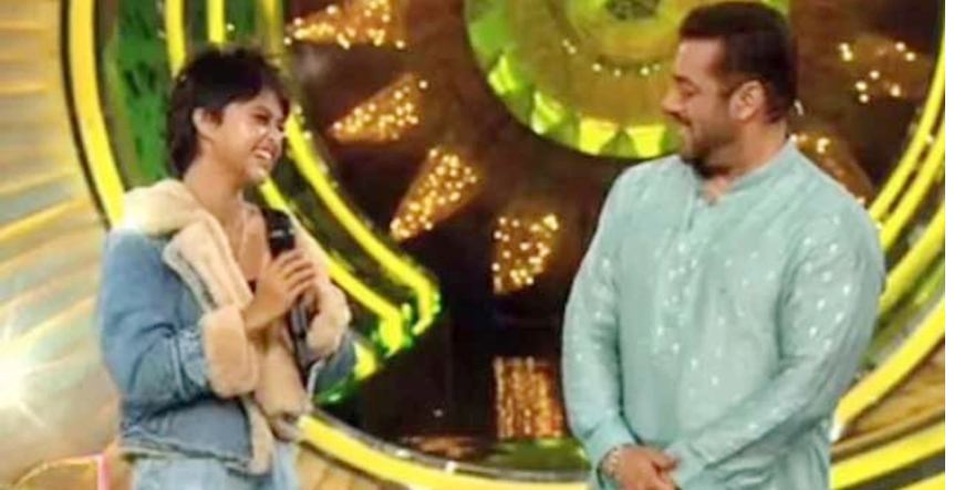 এবার ‘মানিকে মাগে হিতে’ গাইলেন সালমান খান