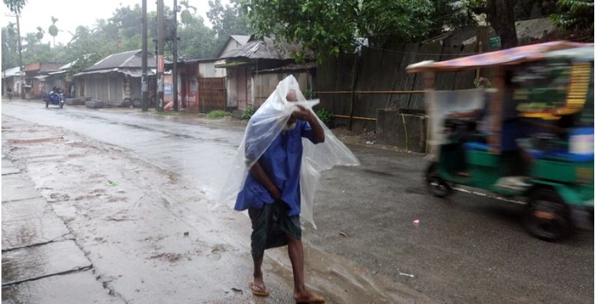 কুড়িগ্রামে টানা বৃষ্টিতে বিপাকে খেটে খাওয়া মানুষ