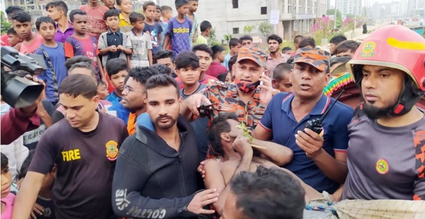 মিরপুরে খালে পড়ে নিখোঁজ ব্যক্তিকে ৬ ঘণ্টা পর জীবিত উদ্ধার