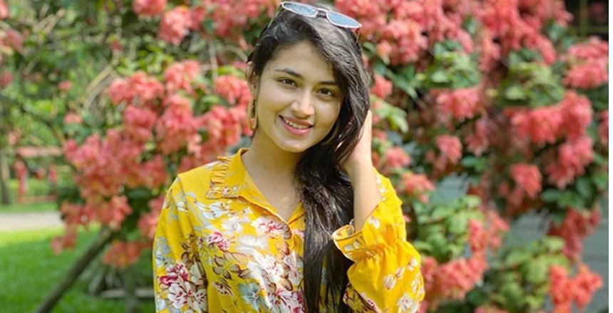 নায়কের চিত্রনাট্যে নায়িকা তাসনিয়া ফারিণ