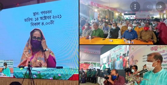 সনাতন ধর্মাবলম্বীদের সঙ্গে শুভেচ্ছা বিনিময় করছেন প্রধানমন্ত্রী