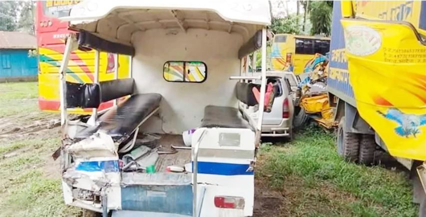 ইউটার্ন নেওয়ার সময় লেগুনার পেছনে ট্রাকের ধাক্কা, নিহত দুই