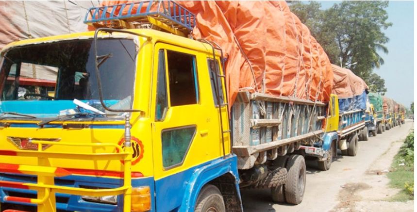 বেনাপোলে দীর্ঘদিন আটকে আছে রপ্তানির ট্রাক, প্রভাব আমদানিতেও
