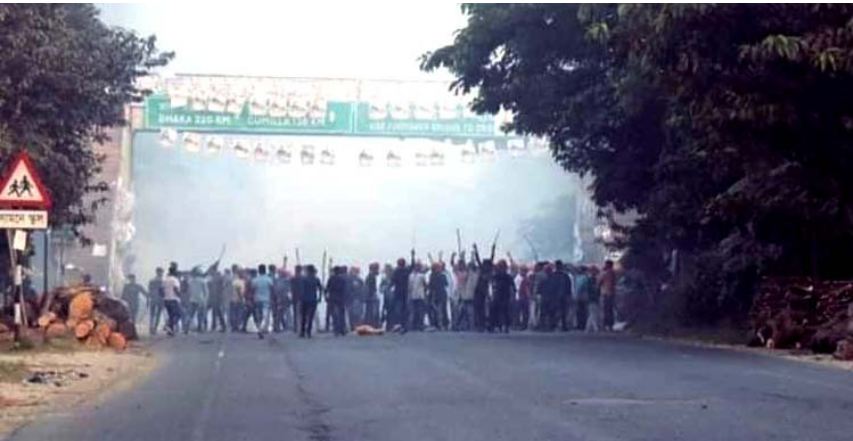 সীতাকুণ্ডে দুই ইউপি প্রার্থীর মধ্যে সংঘর্ষ, মহাসড়ক অবরোধ