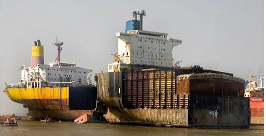 চট্টগ্রামে বন্ধ জাহাজভাঙা কারখানা, কাজ নেই কর্মীদের