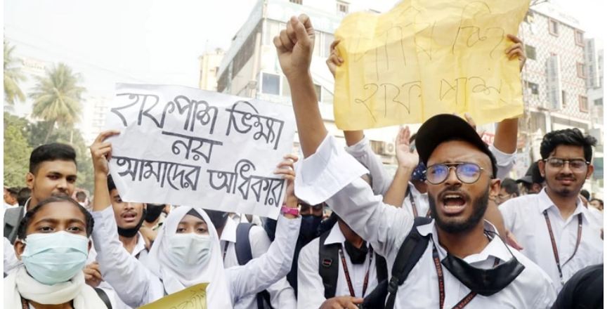 গণপরিবহনে শিক্ষার্থীদের হাফ ভাড়া নেওয়ার সিদ্ধান্ত
