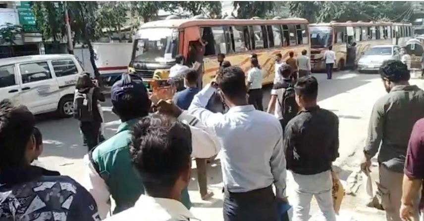 হাফ ভাড়া পর্যবেক্ষণকারীদের ‘ভিপি নুরের লোক’ বলে ধাওয়া