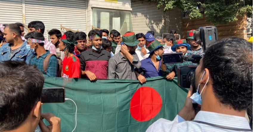 পাকিস্তানের জার্সি-পতাকা আনলেই প্রতিরোধের ডাক