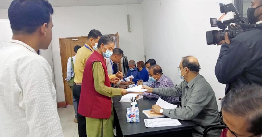 উৎসবমুখর পরিবেশে চলছে ডিআরইউর নির্বাচন