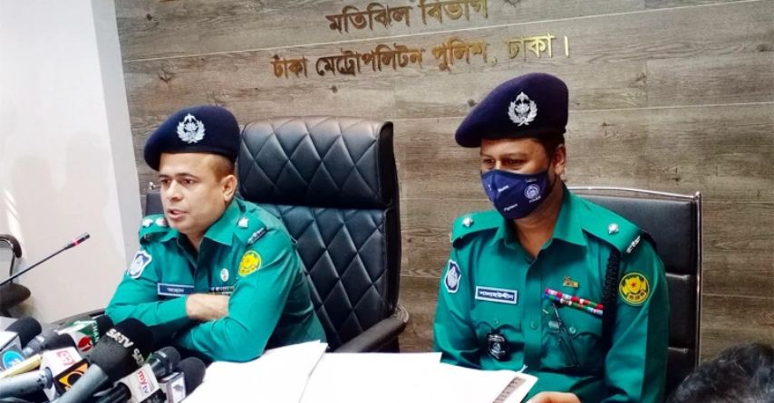 চালকের কাছ থেকে চাবি নিয়ে গাড়ি চালাচ্ছিলেন পরিচ্ছন্নতাকর্মী