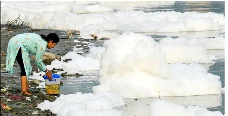 দিল্লির যমুনার পানিতে ভয়াবহ দূষণ