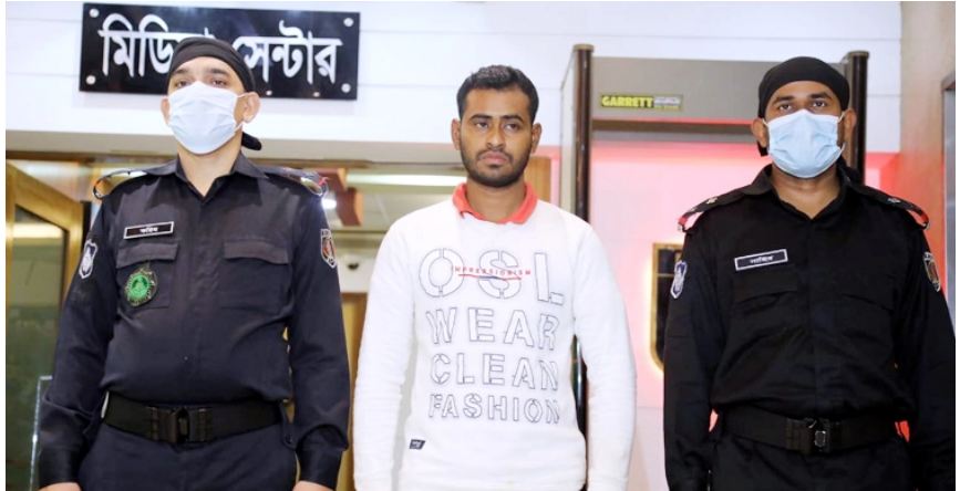 র‌্যাবের পোশাকে টিকটক করে শতাধিক নারীর সঙ্গে রাজের অনৈতিক সম্পর্ক