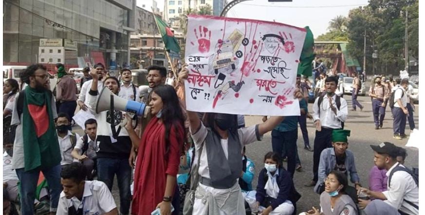 ‘হাফ পাস না নিলে, কেমনে দেখি বাস চলে’