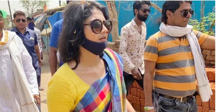 একরাতের মধ্যেই জামিনে বেরিয়ে এলেন সায়নী