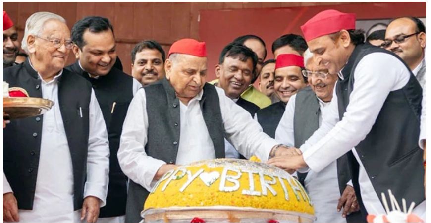 ৮৩ কেজি কেক-লাড্ডুতে জন্মদিন পালন