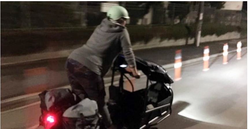 মা হলেন সাইকেল চালিয়ে হাসপাতালে যাওয়া নিউজিল্যান্ডের এমপি