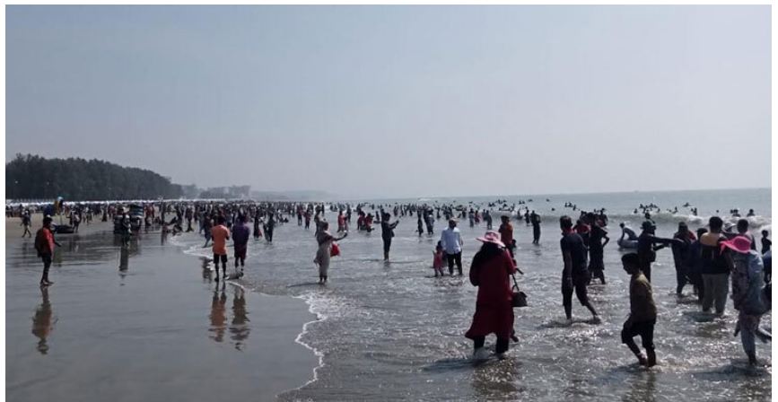 গণপরিবহন বন্ধ, কক্সবাজারে আটকা পড়েছেন অর্ধলাখ পর্যটক