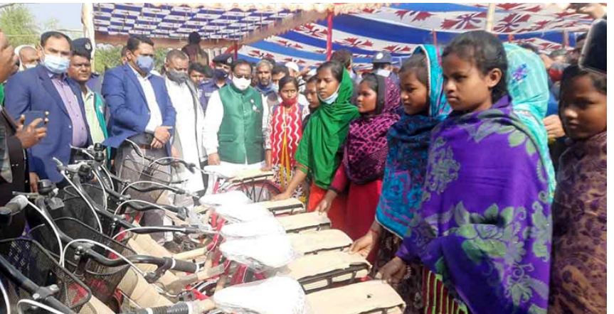 বর্তমান সরকারের অনুদান পাননি এমন কেউ নেই: খাদ্যমন্ত্রী