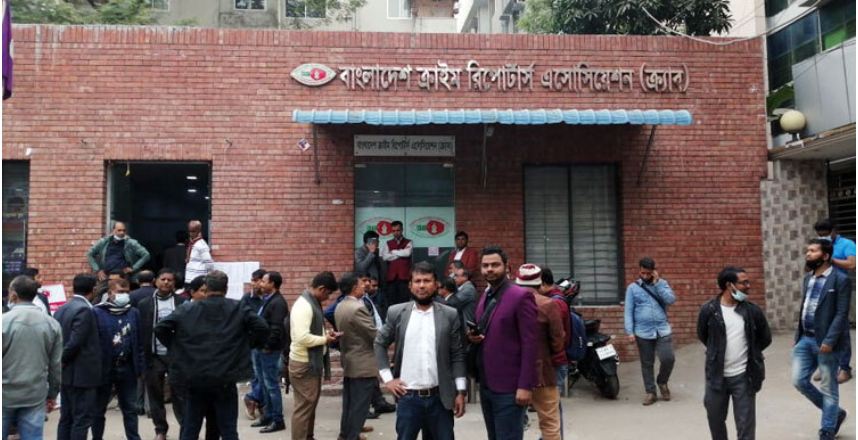 উৎসবমুখর পরিবেশে চলছে ক্র্যাবের ভোটগ্রহণ