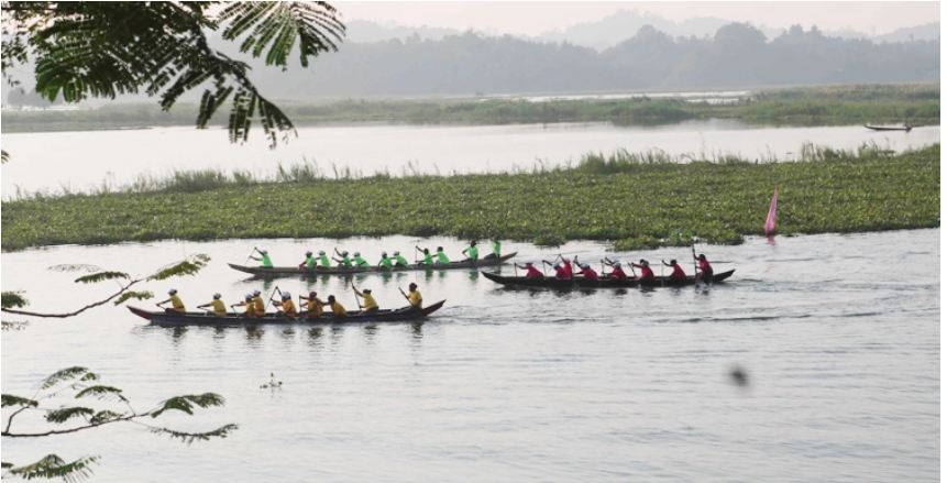 কাপ্তাই হ্রদে নৌকাবাইচ