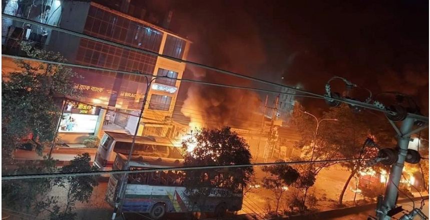‘উচ্ছৃঙ্খল ছাত্র ও জনতা’র নামে পুলিশের মামলা, আসামি ৮০০