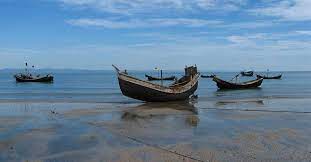 ঘূর্ণিঝড় জাওয়াদ: সেন্টমার্টিনে আটকা পড়েছেন তিনশ পর্যটক