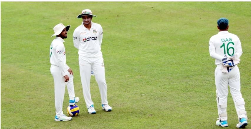 ৩৮ বলে শেষ দ্বিতীয় দিনের খেলা