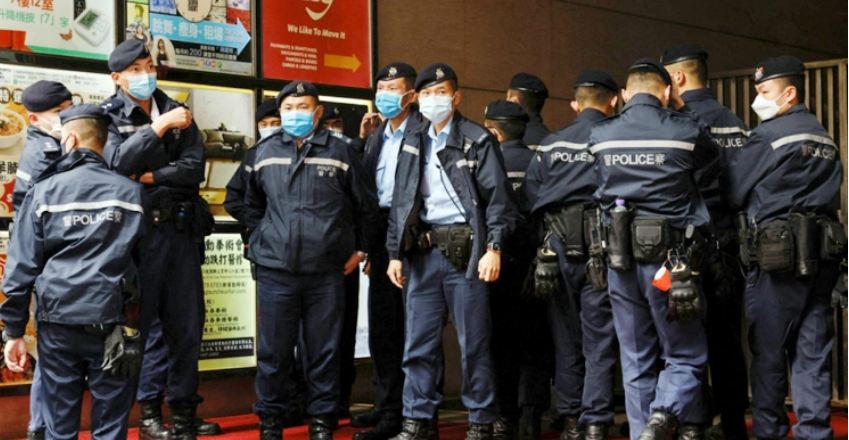 হংকংয়ে পত্রিকা অফিস থেকে ৬ সাংবাদিক গ্রেফতার