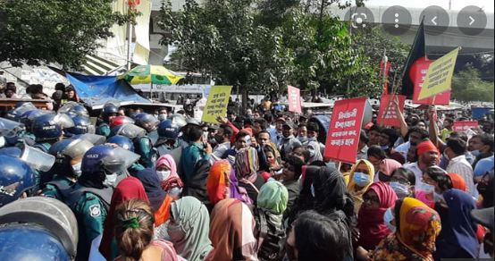 চাকরির বয়স বৃদ্ধিসহ ৪ দাবিতে শাহবাগে লাগাতার কর্মসূচি