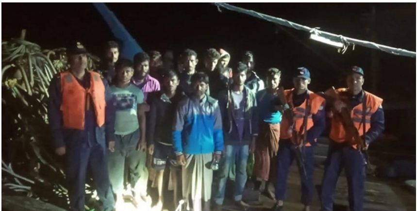 পাঁচদিন ধরে বঙ্গোপসাগরে ভাসতে থাকা ১৩ জেলে উদ্ধার