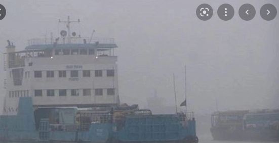 নদী পারের অপেক্ষায় তীব্র শীতে কাবু যাত্রীরা