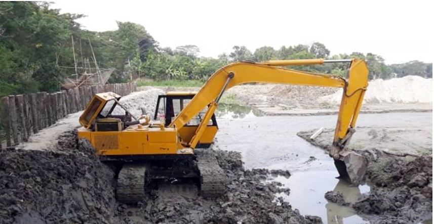 গ্যাসের সন্ধানে শরীয়তপুরে চলছে কূপ খনন