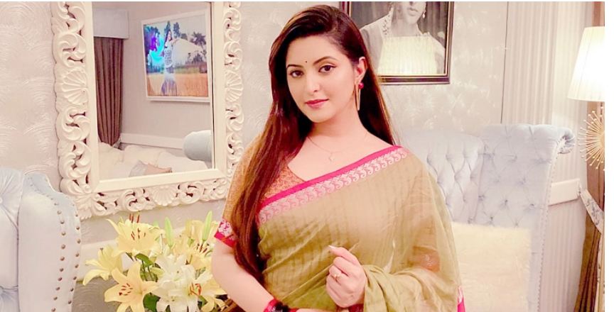 সাংবাদিক ও ভক্তদের নতুন বছরের উপহার দিলেন পরীমনি