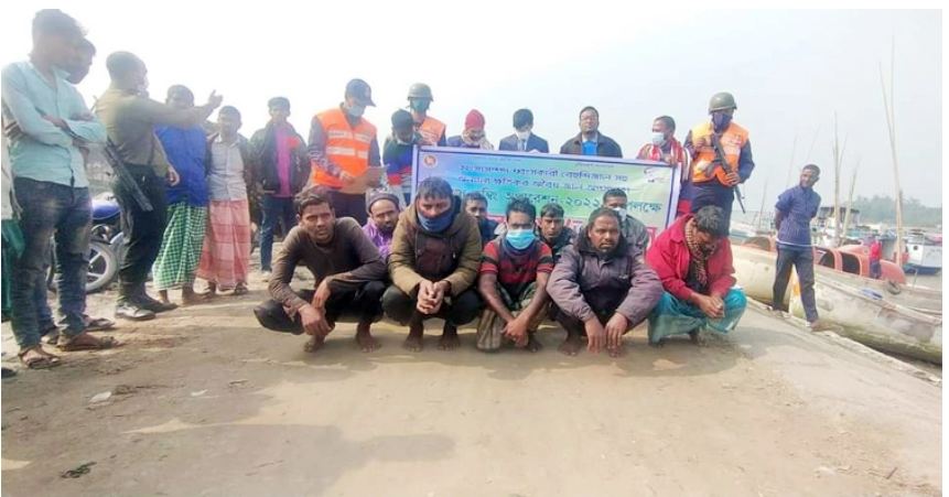 মোংলায় ১০ লাখ পারশে মাছের পোনা জব্দ