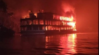 লঞ্চে অগ্নিকাণ্ড: দগ্ধ আরও একজনের মৃত্যু